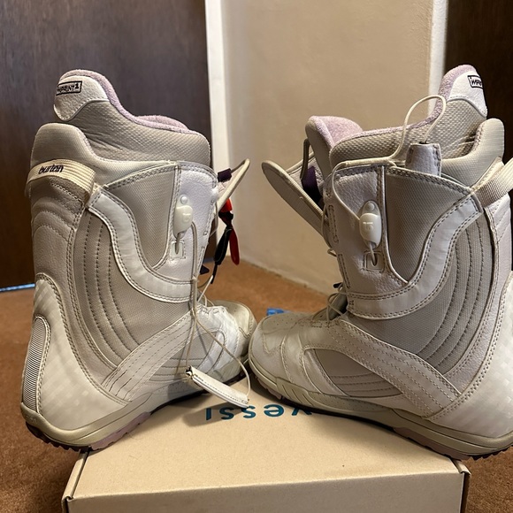 Burton Women’s Snowboard Boots Mint US 5.5 Preloved - Picture 11 of 16
